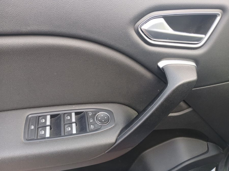 Photo 28 de l'offre de RENAULT CAPTUR TCe 100 INTENS GPS Camera JA17 à 15750€ chez Mérignac auto