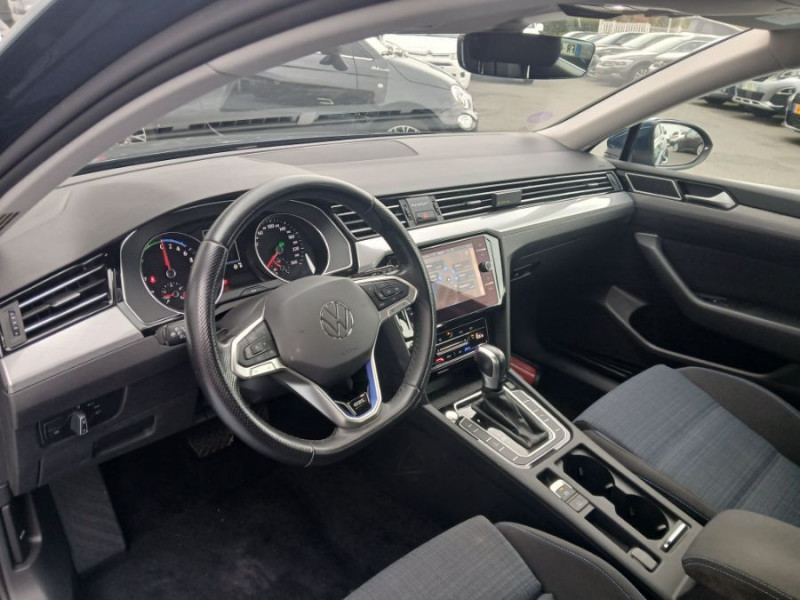 Photo 11 de l'offre de VOLKSWAGEN PASSAT SW VIII 1.4 TSI 218 HYBRID Rechargeable GTE 1ère Main Suivi à 26450€ chez Mérignac auto