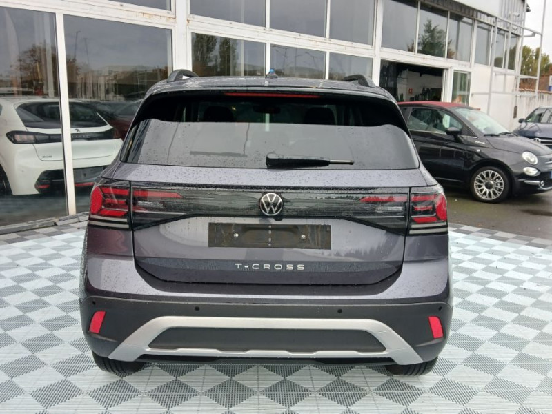 Photo 10 de l'offre de VOLKSWAGEN T-CROSS 1.0 TSI 116 DSG7 PACK JA17 08/25 Key Less Camera Radars RER Privacy Glass à 26950€ chez Mérignac auto