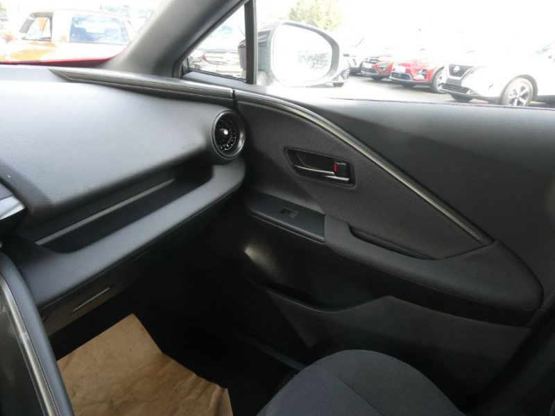 Photo 28 de l'offre de TOYOTA C-HR II 1.8 HYBRIDE 140 CVT 2WD DESIGN GPS 12.3 Camera JA18 Diam. Induction à 30850€ chez Mérignac auto