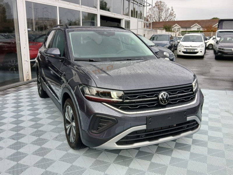Photo 2 de l'offre de VOLKSWAGEN T-CROSS 1.0 TSI 116 DSG7 PACK JA17 08/25 Key Less Camera Radars RER Privacy Glass à 26950€ chez Mérignac auto