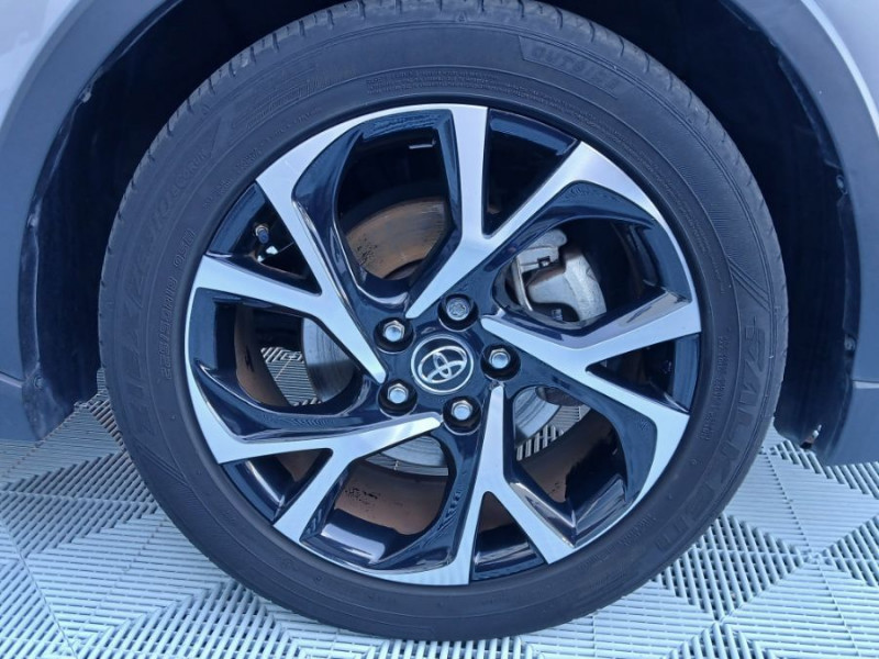Photo 10 de l'offre de TOYOTA C-HR (2) 1.8 HYBRIDE 122 E-CVT 2WD EDITION Camera à 19750€ chez Mérignac auto