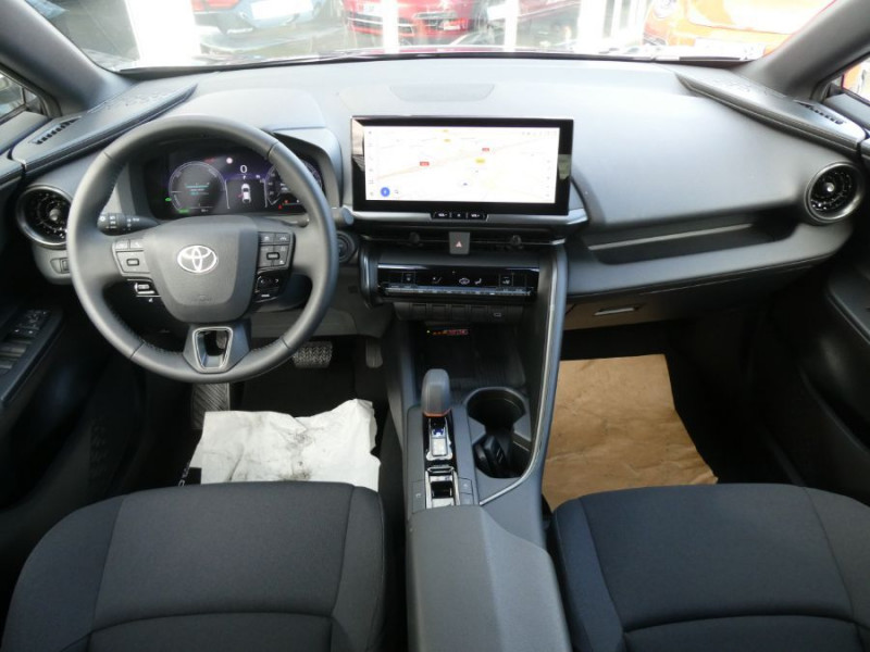 Photo 8 de l'offre de TOYOTA C-HR II 1.8 HYBRIDE 140 CVT 2WD DESIGN GPS 12.3 Camera JA18 Diam. Induction à 30850€ chez Mérignac auto