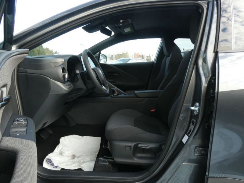 Photo 9 de l'offre de TOYOTA C-HR II 1.8 HYBRIDE 140 CVT 2WD DESIGN GPS 12.3 Camera JA18 Diam. Induction à 30850€ chez Mérignac auto