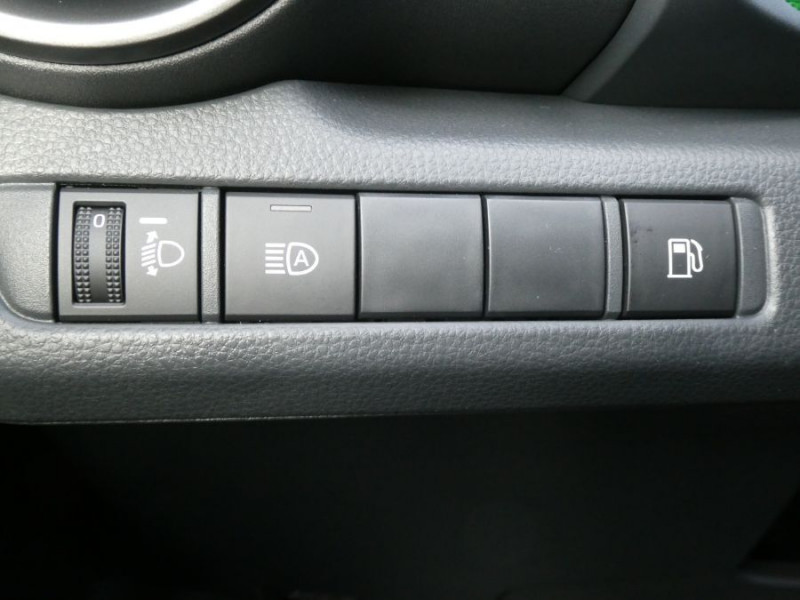 Photo 23 de l'offre de TOYOTA C-HR II 1.8 HYBRIDE 140 CVT 2WD DESIGN GPS 12.3 Camera JA18 Diam. Induction à 30850€ chez Mérignac auto