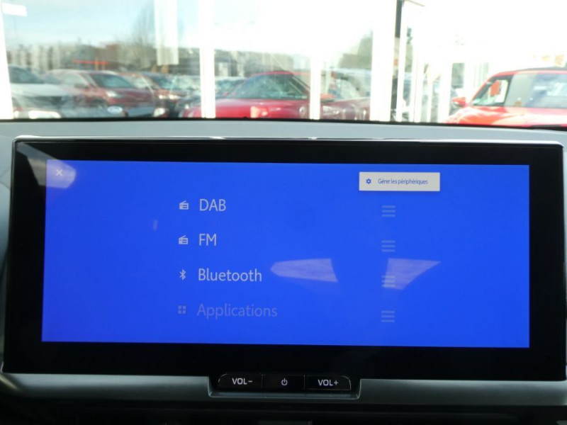 Photo 15 de l'offre de TOYOTA C-HR II 1.8 HYBRIDE 140 CVT 2WD DESIGN GPS 12.3 Camera JA18 Diam. Induction à 30850€ chez Mérignac auto