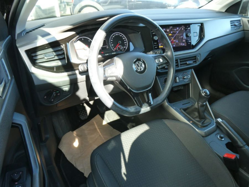 Photo 14 de l'offre de VOLKSWAGEN POLO VI 1.6 TDI 95 CONFORTLINE GPS Radars à 16950€ chez Mérignac auto