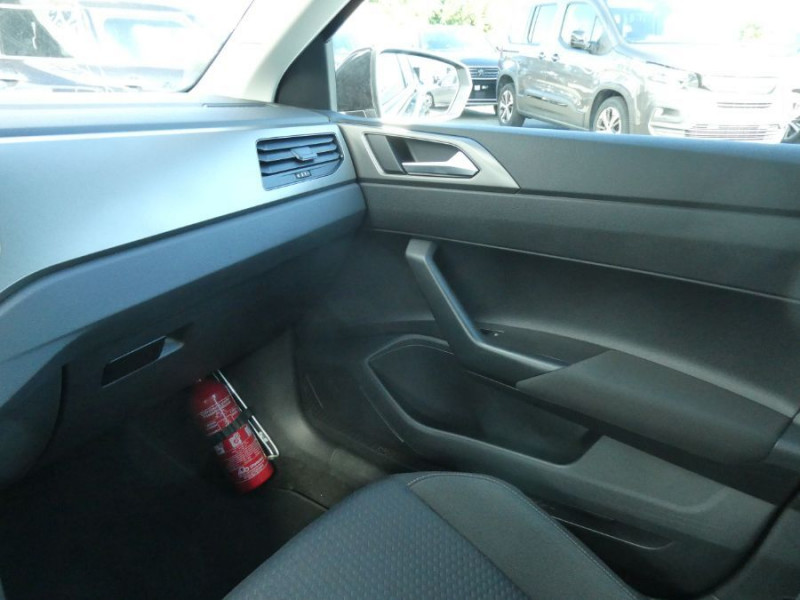 Photo 30 de l'offre de VOLKSWAGEN POLO VI 1.6 TDI 95 CONFORTLINE GPS Radars à 16950€ chez Mérignac auto