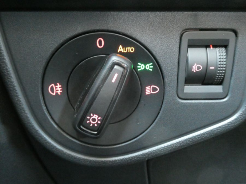 Photo 17 de l'offre de VOLKSWAGEN POLO VI 1.6 TDI 95 CONFORTLINE GPS Radars à 16950€ chez Mérignac auto