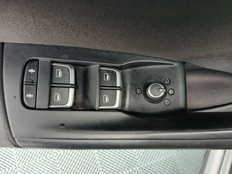 Photo 17 de l'offre de AUDI Q3 2.0 TDI 140 BVM6 AMBIENTE TOE GPS LED Radars à 13950€ chez Mérignac auto