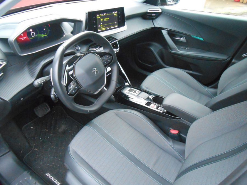 Photo 5 de l'offre de PEUGEOT 2008 II 1.2 PureTech 130 EAT8 ALLURE PACK Cockpit 3D Camera SC Attel. à 18450€ chez Mérignac auto