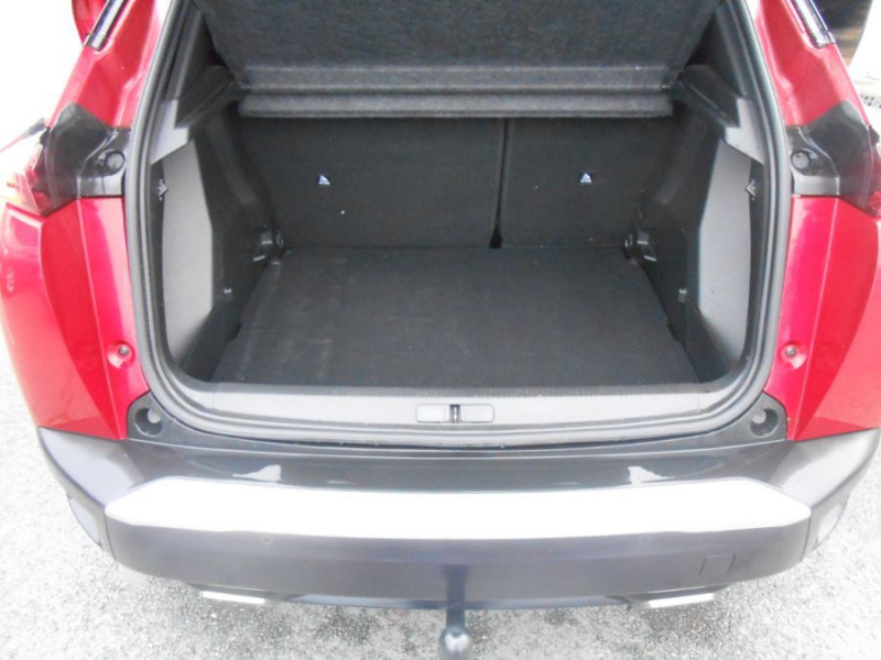 Photo 9 de l'offre de PEUGEOT 2008 II 1.2 PureTech 130 EAT8 ALLURE PACK Cockpit 3D Camera SC Attel. à 18450€ chez Mérignac auto