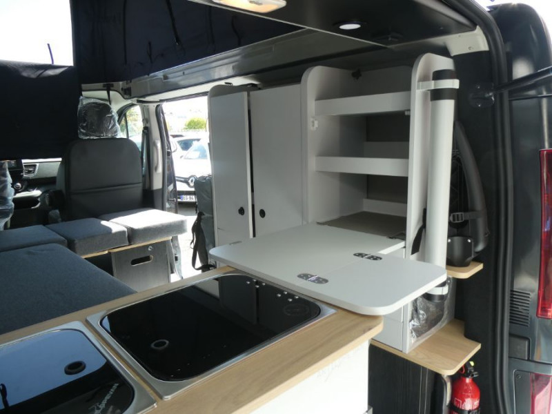 Photo 4 de l'offre de RENAULT TRAFIC VAN ANTILOPE VAN Aménagé FLEX PLUS 2.0 DCi 130 BVM6 L1 JA17 PK Confort 4PL Attel+Pte Vélo Tout Equipé à 54500€ chez Mérignac auto