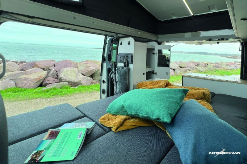 Photo 33 de l'offre de RENAULT TRAFIC VAN ANTILOPE VAN Aménagé FLEX PLUS 2.0 DCi 130 BVM6 L1 JA17 PK Confort 4PL Attel+Pte Vélo Tout Equipé à 54500€ chez Mérignac auto