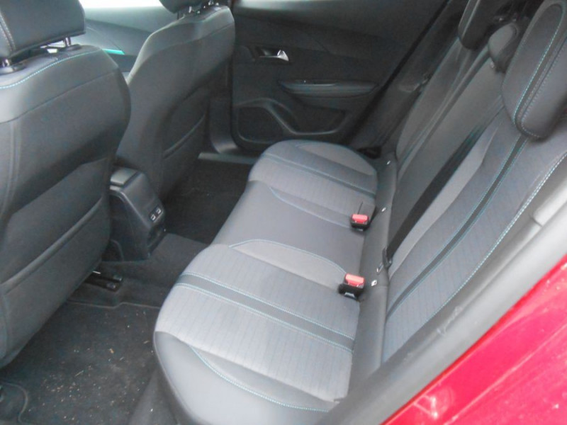 Photo 6 de l'offre de PEUGEOT 2008 II 1.2 PureTech 130 EAT8 ALLURE PACK Cockpit 3D Camera SC Attel. à 18450€ chez Mérignac auto
