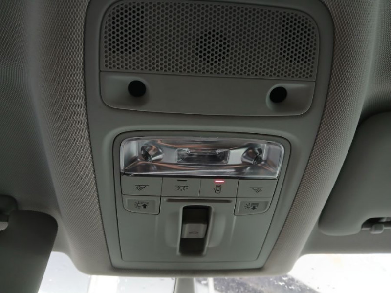 Photo 32 de l'offre de AUDI Q3 2.0 TDI 140 BVM6 AMBIENTE TOE GPS LED Radars à 13950€ chez Mérignac auto