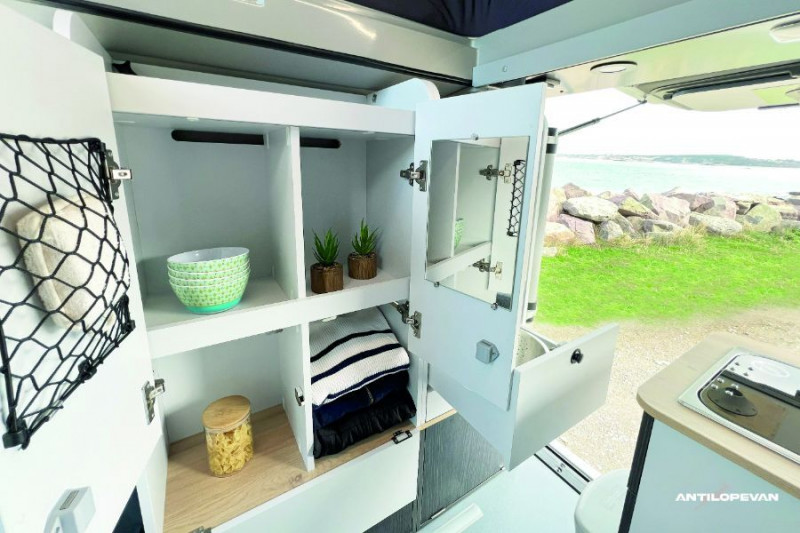 Photo 38 de l'offre de RENAULT TRAFIC VAN ANTILOPE VAN Aménagé FLEX PLUS 2.0 DCi 130 BVM6 L1 JA17 PK Confort 4PL Attel+Pte Vélo Tout Equipé à 54500€ chez Mérignac auto