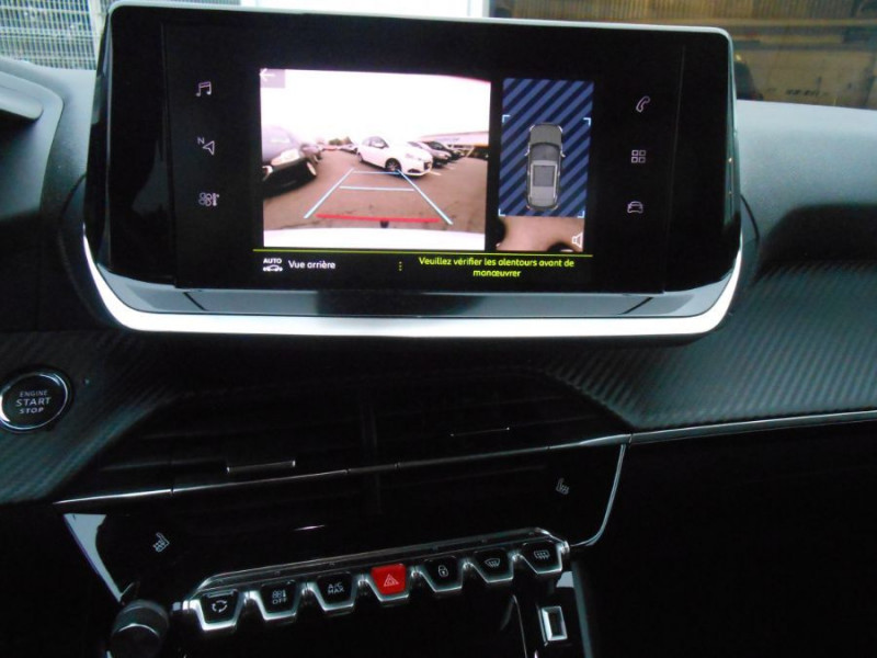 Photo 4 de l'offre de PEUGEOT 2008 II 1.2 PureTech 130 EAT8 ALLURE PACK Cockpit 3D Camera SC Attel. à 18450€ chez Mérignac auto