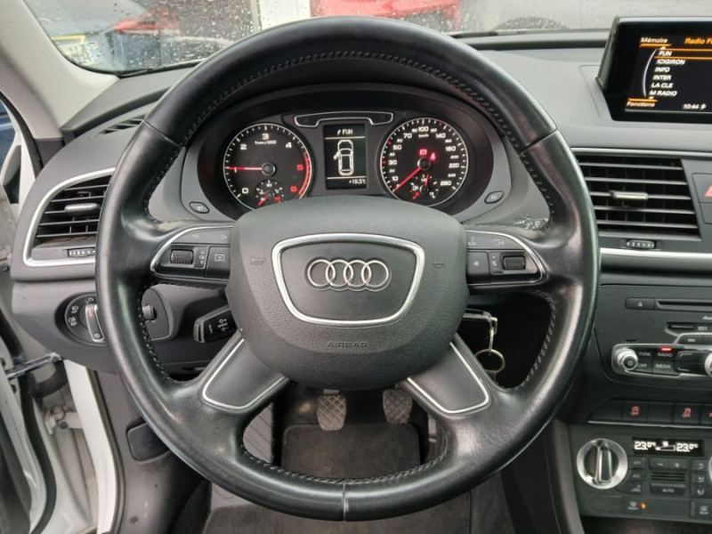 Photo 20 de l'offre de AUDI Q3 2.0 TDI 140 BVM6 AMBIENTE TOE GPS LED Radars à 13950€ chez Mérignac auto