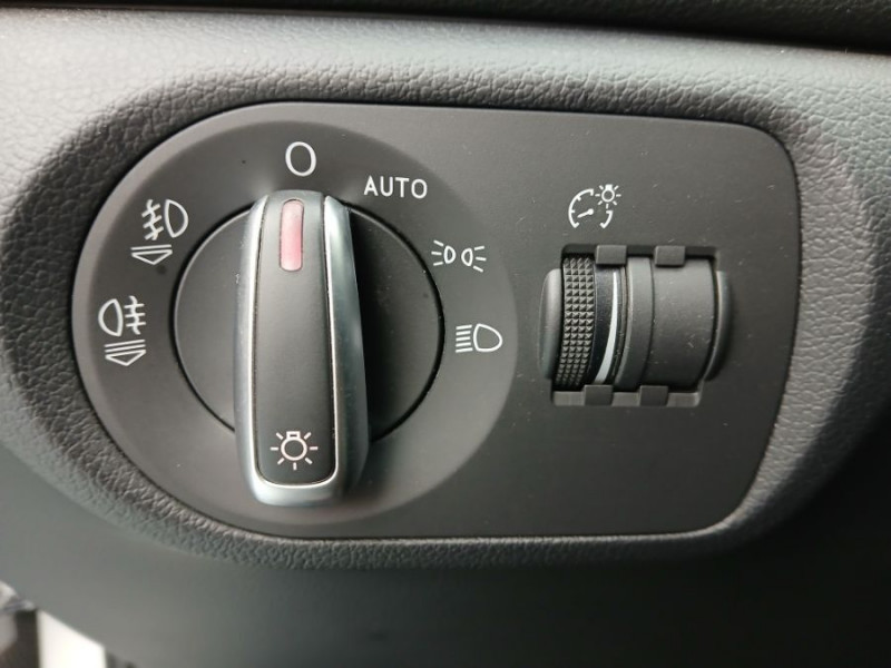Photo 19 de l'offre de AUDI Q3 2.0 TDI 140 BVM6 AMBIENTE TOE GPS LED Radars à 13950€ chez Mérignac auto
