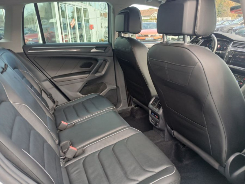 Photo 30 de l'offre de VOLKSWAGEN TIGUAN II (2) 2.0 TDI 150 DSG 2WD ELEGANCE CUIR Camera ACC Hayon EL. JA18 1ère Main à 32490€ chez Mérignac auto
