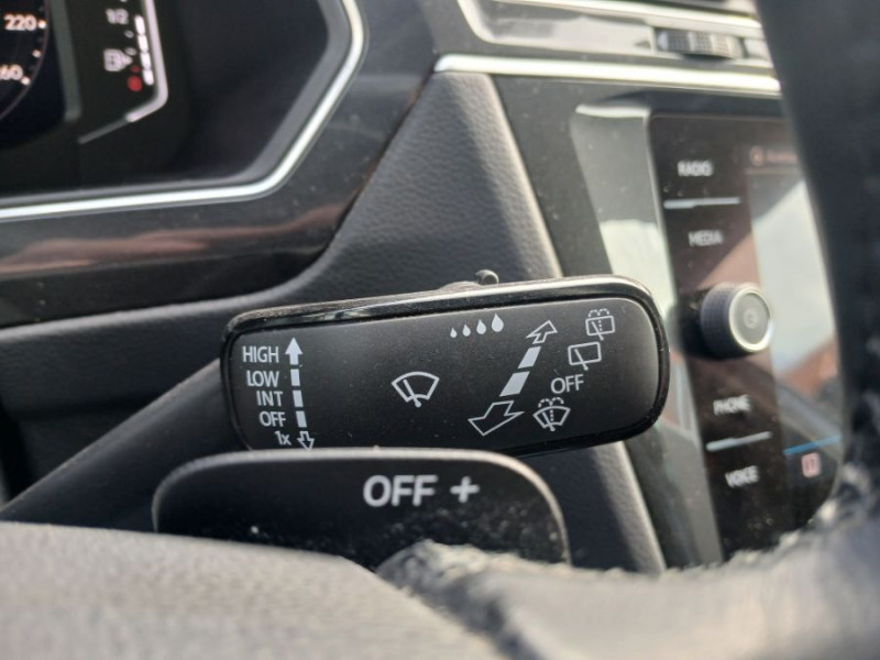 Photo 21 de l'offre de VOLKSWAGEN TIGUAN II (2) 2.0 TDI 150 DSG 2WD ELEGANCE CUIR Camera ACC Hayon EL. JA18 1ère Main à 32490€ chez Mérignac auto