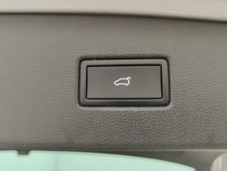 Photo 3 de l'offre de VOLKSWAGEN TIGUAN II (2) 2.0 TDI 150 DSG 2WD ELEGANCE CUIR Camera ACC Hayon EL. JA18 1ère Main à 32490€ chez Mérignac auto