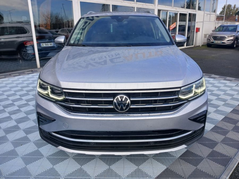 Photo 16 de l'offre de VOLKSWAGEN TIGUAN II (2) 2.0 TDI 150 DSG 2WD ELEGANCE CUIR Camera ACC Hayon EL. JA18 1ère Main à 32490€ chez Mérignac auto