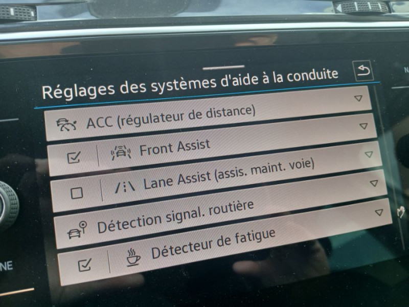 Photo 20 de l'offre de VOLKSWAGEN TIGUAN II (2) 2.0 TDI 150 DSG 2WD ELEGANCE CUIR Camera ACC Hayon EL. JA18 1ère Main à 32490€ chez Mérignac auto