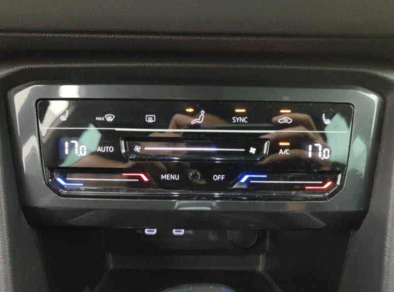 Photo 5 de l'offre de VOLKSWAGEN TIGUAN II (2) 2.0 TDI 150 DSG 2WD ELEGANCE CUIR Camera ACC Hayon EL. JA18 1ère Main à 32490€ chez Mérignac auto