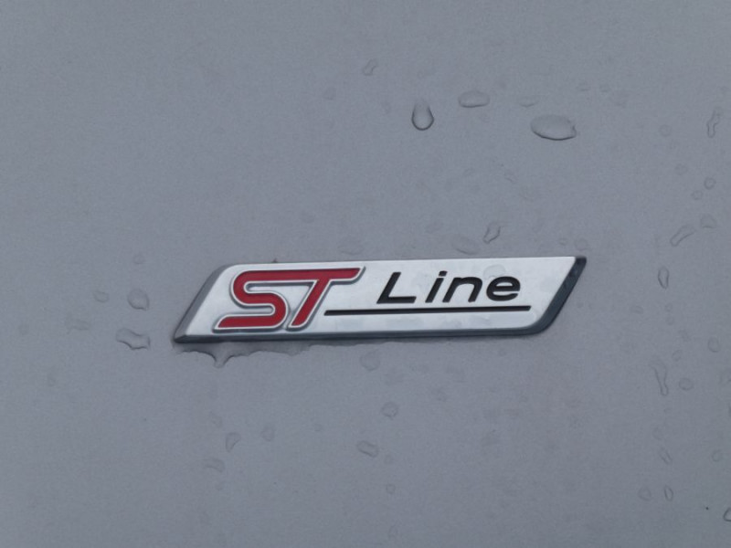 Photo 21 de l'offre de FORD PUMA 1.0 EcoBoost 155 DCT7 HYBRID MHEV ST LINE 3550€ d'Options -33% sous Neuf à 22950€ chez Mérignac auto