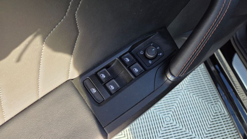 Photo 23 de l'offre de CUPRA LEON IV 1.5 TSI 150 DSG GPS Camera JA18 SC Key Less à 27950€ chez Mérignac auto