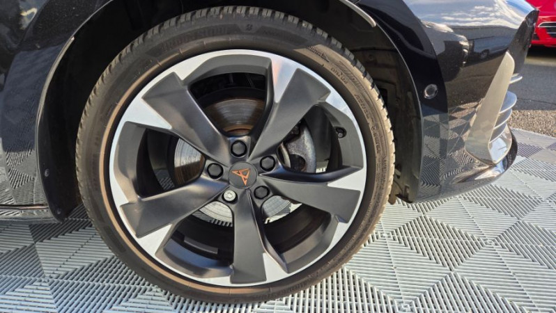 Photo 8 de l'offre de CUPRA LEON IV 1.5 TSI 150 DSG GPS Camera JA18 SC Key Less à 27950€ chez Mérignac auto