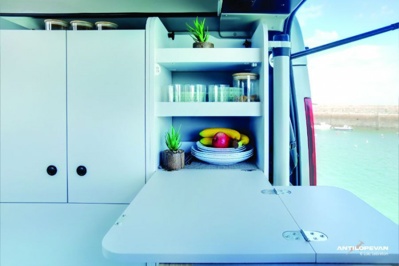 Photo 47 de l'offre de RENAULT TRAFIC VAN ANTILOPE VAN Aménagé FLEX PLUS 2.0 DCi 130 BVM6 L1 PK Confort 4PL Attel+Pte Vélo DISPO à 56000€ chez Mérignac auto