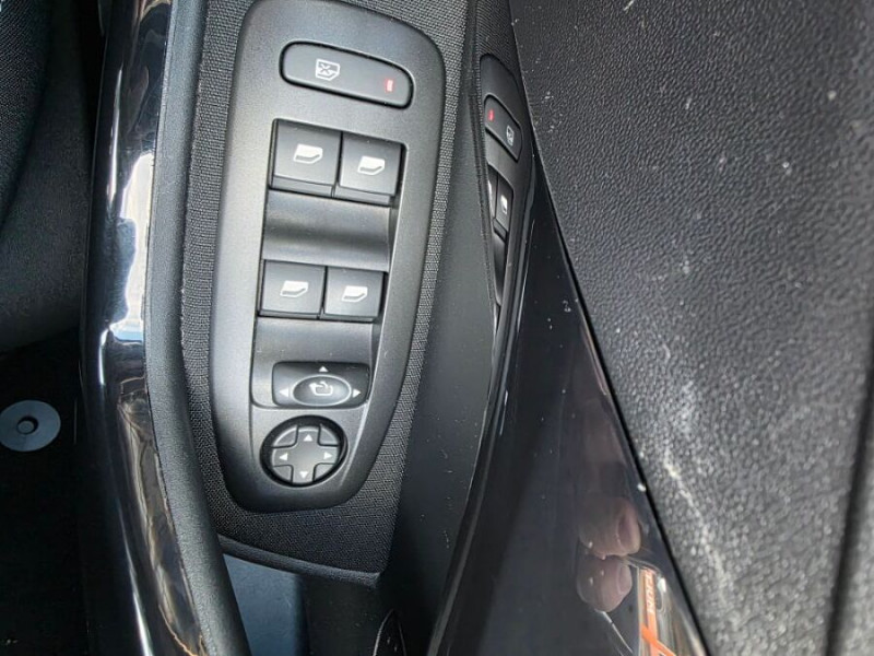 Photo 24 de l'offre de PEUGEOT 208 1.2 PureTech 82 ALLURE GPS JA Radar à 10450€ chez Mérignac auto
