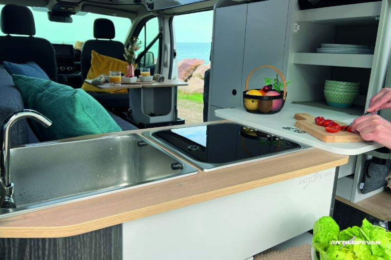 Photo 38 de l'offre de RENAULT TRAFIC VAN ANTILOPE VAN Aménagé FLEX PLUS 2.0 DCi 130 BVM6 L1 PK Confort 4PL Attel+Pte Vélo DISPO à 56000€ chez Mérignac auto