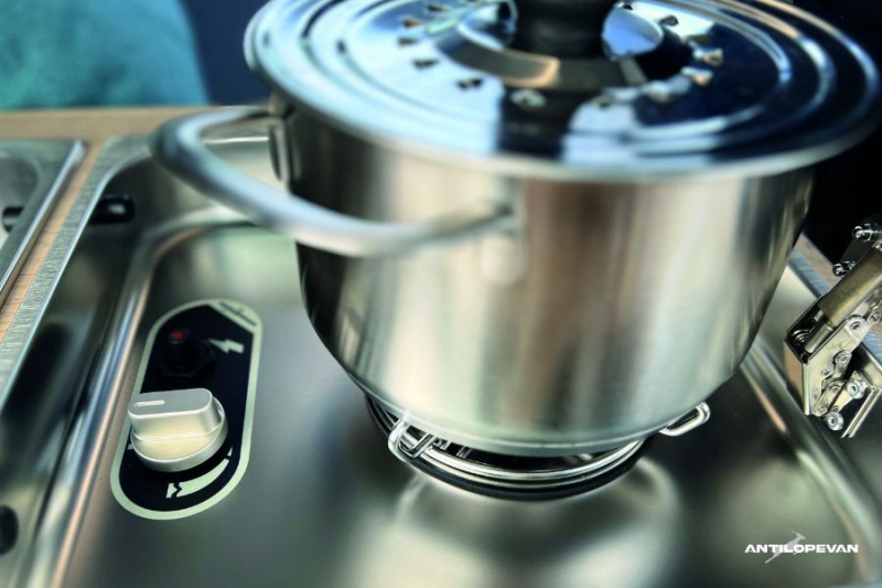 Photo 40 de l'offre de RENAULT TRAFIC VAN ANTILOPE VAN Aménagé FLEX PLUS 2.0 DCi 130 BVM6 L1 PK Confort 4PL Attel+Pte Vélo DISPO à 56000€ chez Mérignac auto