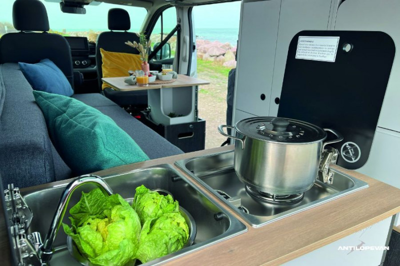 Photo 34 de l'offre de RENAULT TRAFIC VAN ANTILOPE VAN Aménagé FLEX PLUS 2.0 DCi 130 BVM6 L1 PK Confort 4PL Attel+Pte Vélo DISPO à 56000€ chez Mérignac auto