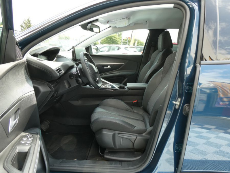 Photo 15 de l'offre de PEUGEOT 3008 II (2) 1.5 BlueHDi 130 EAT8 ALLURE Camera à 25980€ chez Mérignac auto