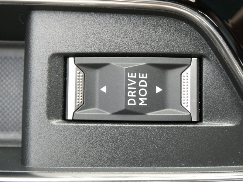 Photo 30 de l'offre de PEUGEOT 3008 II (2) 1.5 BlueHDi 130 EAT8 ALLURE Camera à 25980€ chez Mérignac auto