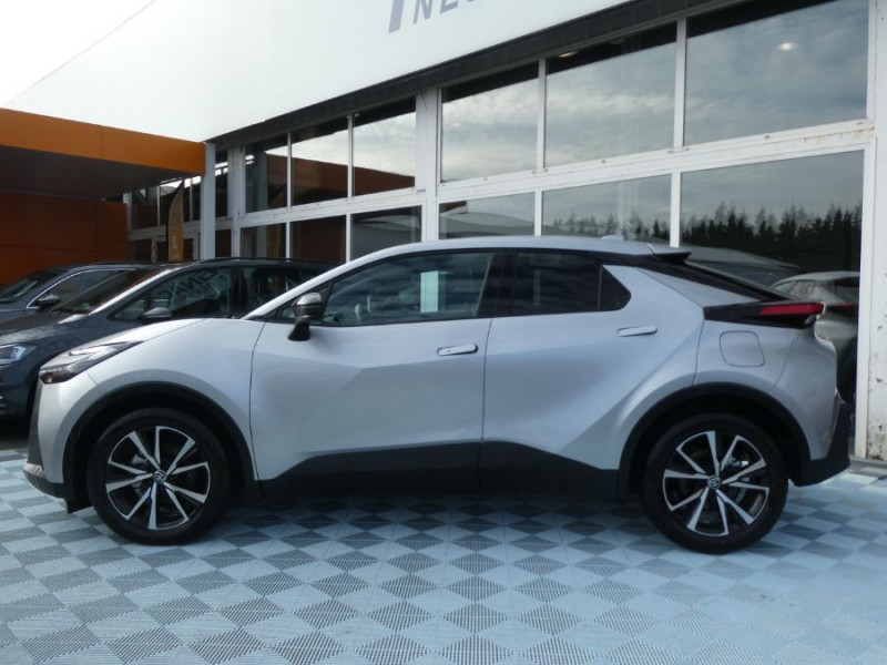 Photo 13 de l'offre de TOYOTA C-HR II 1.8 HYBRIDE 140 CVT 2WD DESIGN GPS 12.3 Camera JA18 Diam. Induction à 29950€ chez Mérignac auto