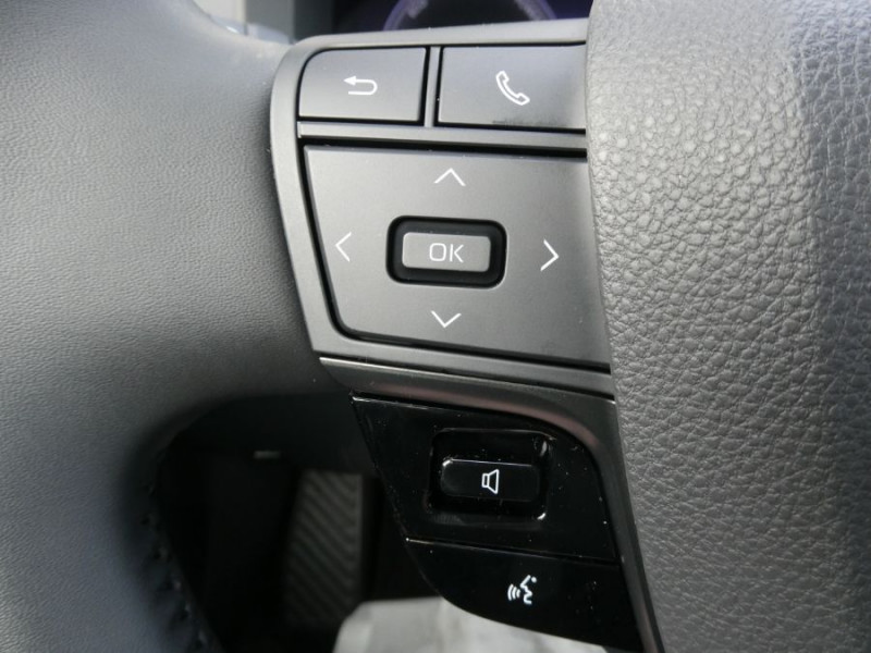 Photo 25 de l'offre de TOYOTA C-HR II 1.8 HYBRIDE 140 CVT 2WD DESIGN GPS 12.3 Camera JA18 Diam. Induction à 29950€ chez Mérignac auto