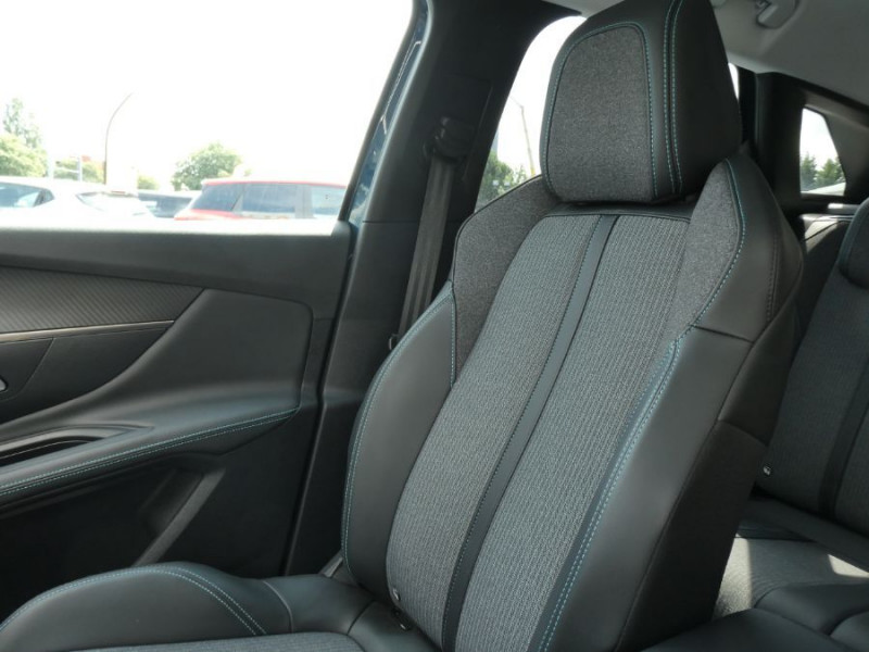 Photo 33 de l'offre de PEUGEOT 3008 II (2) 1.5 BlueHDi 130 EAT8 ALLURE Camera à 25980€ chez Mérignac auto