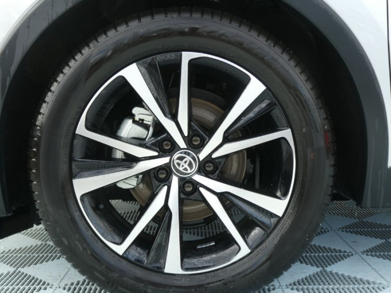 Photo 38 de l'offre de TOYOTA C-HR II 1.8 HYBRIDE 140 CVT 2WD DESIGN GPS 12.3 Camera JA18 Diam. Induction à 29950€ chez Mérignac auto