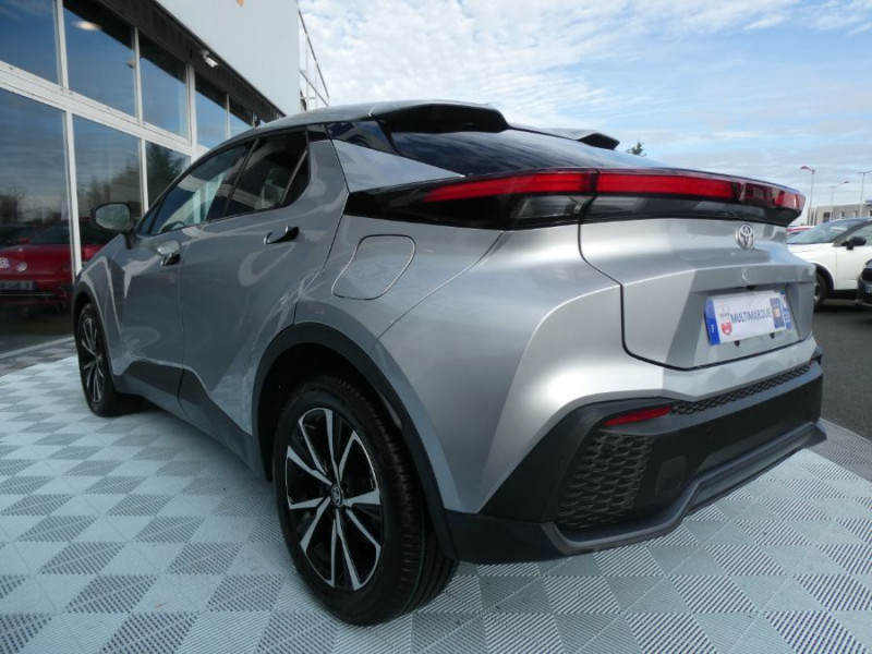 Photo 11 de l'offre de TOYOTA C-HR II 1.8 HYBRIDE 140 CVT 2WD DESIGN GPS 12.3 Camera JA18 Diam. Induction à 29950€ chez Mérignac auto