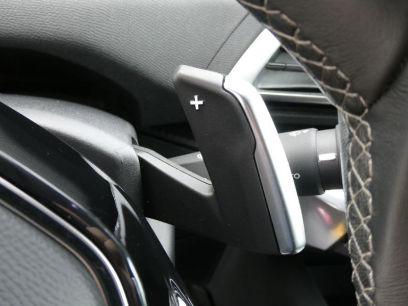 Photo 27 de l'offre de PEUGEOT 3008 II (2) 1.5 BlueHDi 130 EAT8 ALLURE Camera à 25980€ chez Mérignac auto