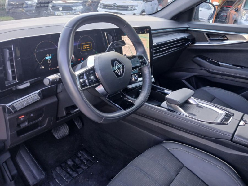 Photo 4 de l'offre de RENAULT AUSTRAL 1.2 E-TECH 200 FULL HYBRID ICONIC TOIT Pano Hayon EL Cam 360° JA20p à 32450€ chez Mérignac auto