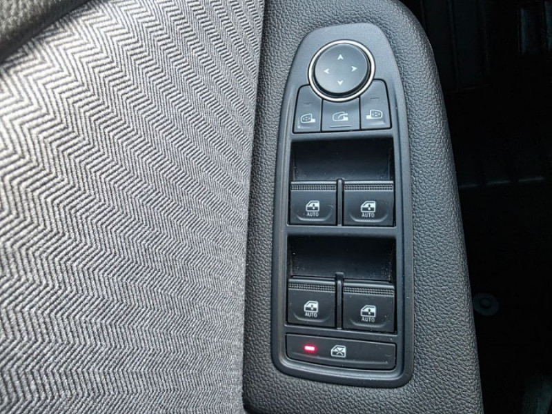 Photo 31 de l'offre de RENAULT CLIO V 0.9 TCe 90 BVM6 TECHNO GPS Camera JA16 à 18950€ chez Mérignac auto