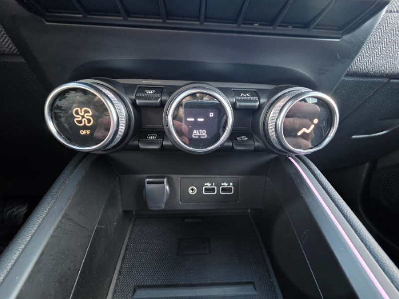 Photo 19 de l'offre de RENAULT CLIO V 0.9 TCe 90 BVM6 TECHNO GPS Camera JA16 à 18950€ chez Mérignac auto