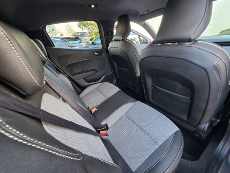 Photo 15 de l'offre de RENAULT CLIO V 0.9 TCe 90 BVM6 TECHNO GPS Camera JA16 à 18950€ chez Mérignac auto